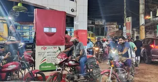 সাতক্ষীরায় জ্বালানি তেলের সংকট, পেট্রোল পাম্পে মোটরসাইকেলের দীর্ঘ লাইন